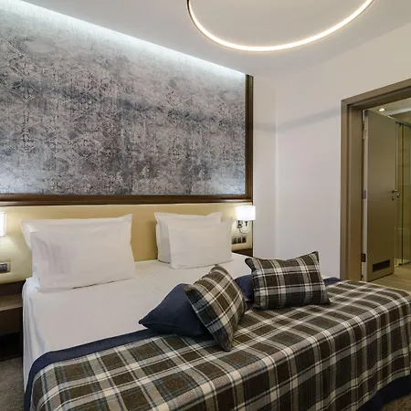 فندق روسلين ديميات فارنا