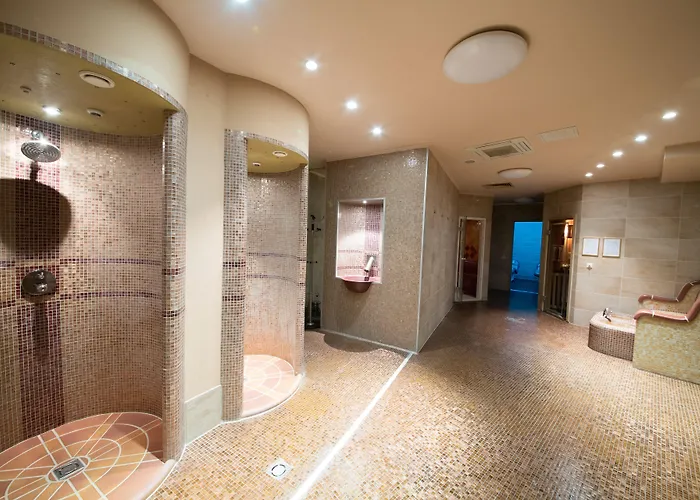 Rosslyn Dimyat Hotel