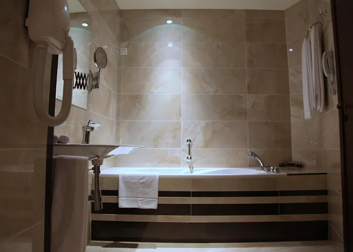 Rosslyn Dimyat Hotel