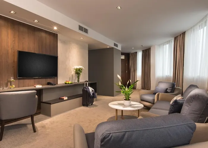 Rosslyn Dimyat Hotell