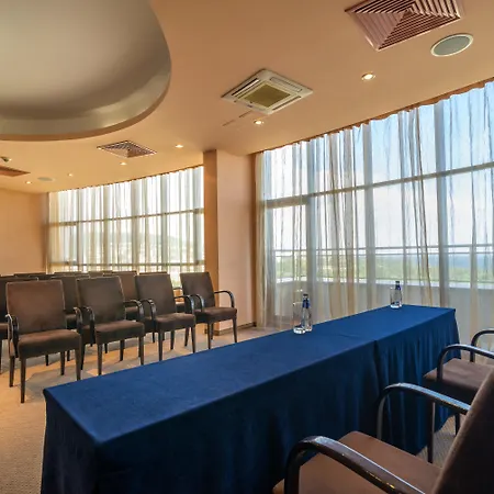 瓦尔纳罗斯林迪米亚特酒店 4*