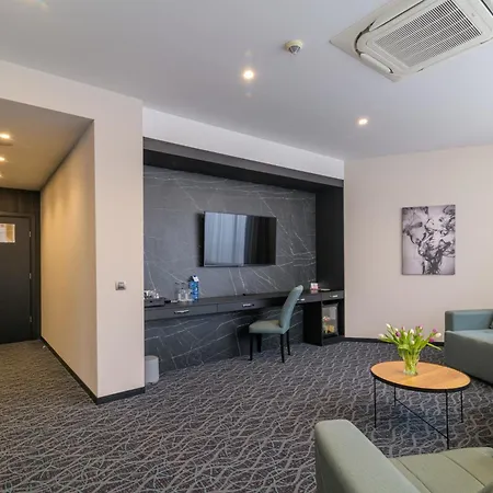 Rosslyn Dimyat 4* Warna