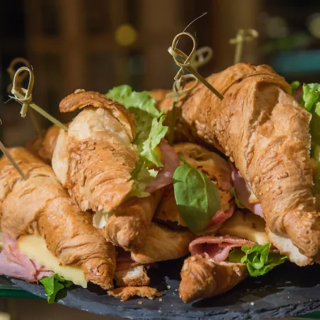 Rosslyn Dimyat 4* Warna