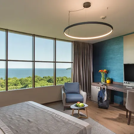 Rosslyn Dimyat Hotel Warna