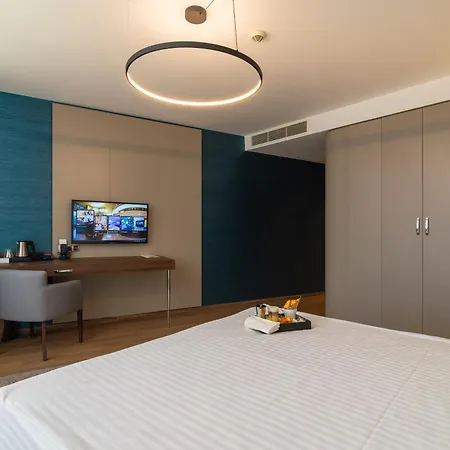 Rosslyn Dimyat 4* Warna