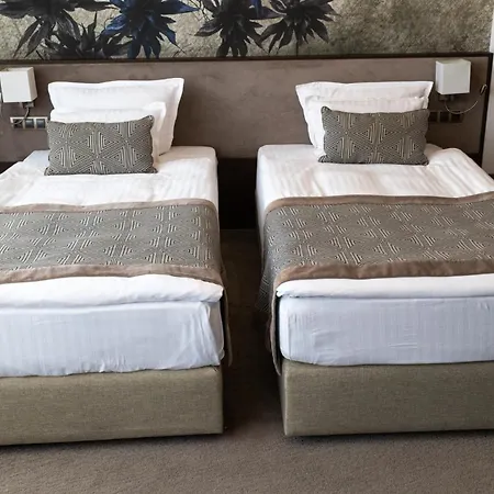 Rosslyn Dimyat Hotel